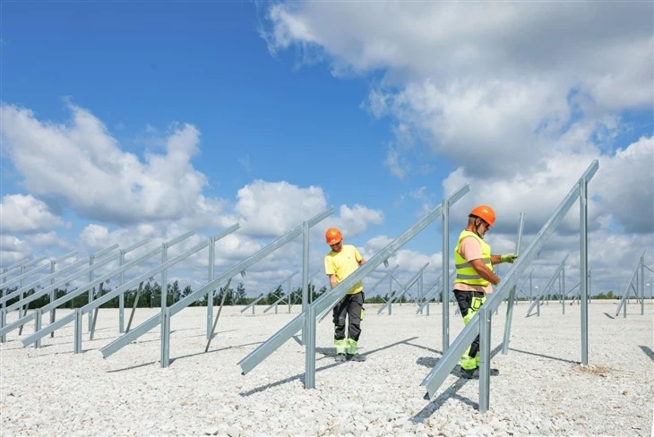 Ramming Piles For Utility-Scale Solar Projects factory